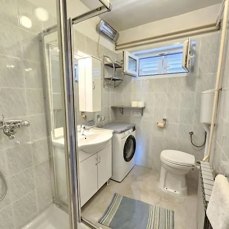 Leo 1 Nv - For 2 Persons With Bathroom And Balcony Guest house *