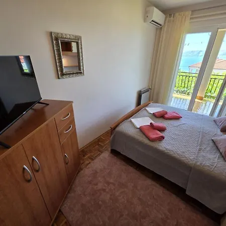 Leo 1 Nv - For 2 Persons With Bathroom And Balcony * Novi Vinodolski