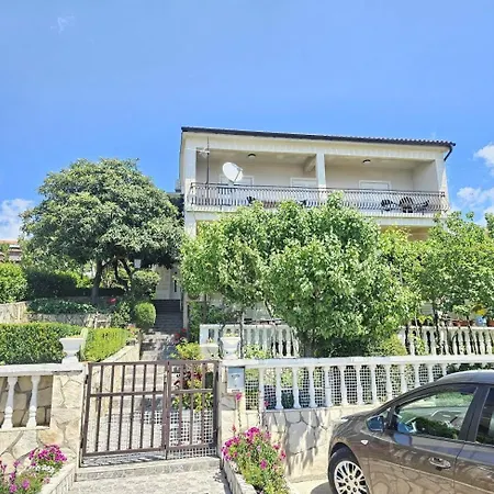 Leo 1 Nv - For 2 Persons With Bathroom And Balcony Guest house *