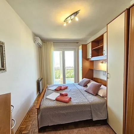 Leo 1 Nv - For 2 Persons With Bathroom And Balcony Novi Vinodolski