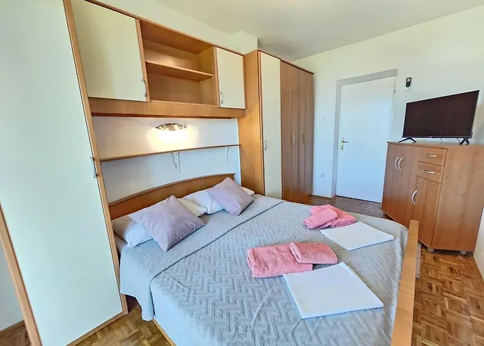 Leo 1 Nv - For 2 Persons With Bathroom And Balcony 4*