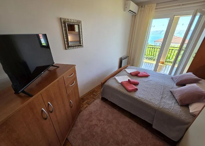 Leo 1 Nv - For 2 Persons With Bathroom And Balcony 4* Novi Vinodolski