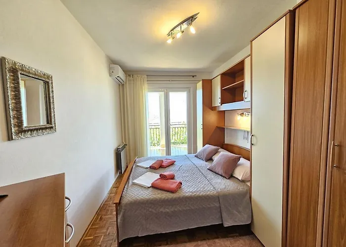 Leo 1 Nv - For 2 Persons With Bathroom And Balcony Novi Vinodolski